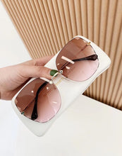 Load image into Gallery viewer, WS54 - MS 2021 New Brand Designer Vintage Women&#39;s Oversized Sunglasses UV400 - FREE SHIPPING